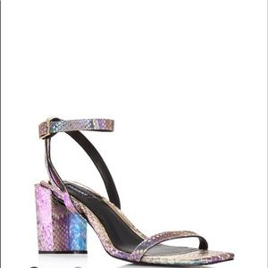 JAGGAR Women’s Essentials Snake Print Sandals.